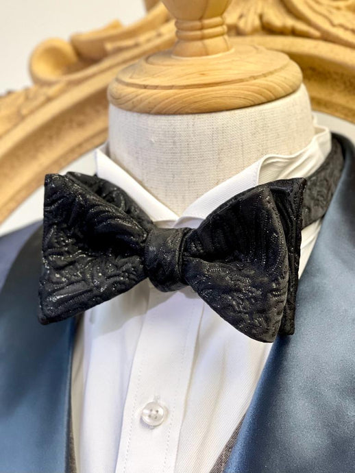 Mysterious Black Big Butterfly Bow Tie