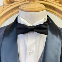 Load image into Gallery viewer, Pure Black Batwing Bow Tie