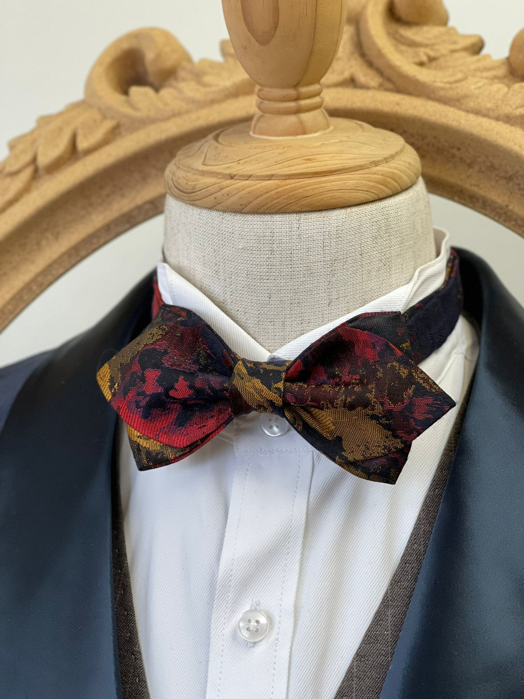 Abstract Mixed Color Pointed Bow Tie