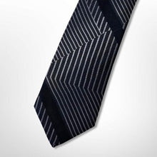 Load image into Gallery viewer, Black Pattern With White Stripes Silk Tie – Skinny 70mm