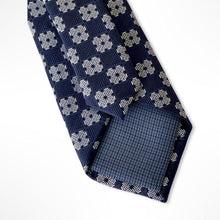 Load image into Gallery viewer, Navy Pattern With White Flower Silk Tie – Regular 75mm