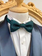 Load image into Gallery viewer, Forest Green Pattern Classic Bow Tie