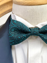 Load image into Gallery viewer, Forest Green Pattern Classic Bow Tie
