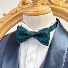 Load image into Gallery viewer, Forest Green Pattern Classic Bow Tie