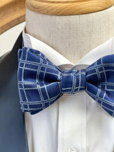 Load image into Gallery viewer, England style Navy Grid Bow Tie