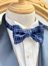 Load image into Gallery viewer, England style Navy Grid Bow Tie