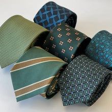 Load image into Gallery viewer, Malachite Green Pattern With Orange/White Geometric Silk Tie – Skinny 75mm