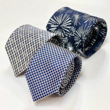 Load image into Gallery viewer, Dark Blue Pattern With White Firework Silk Tie – Regular 100mm