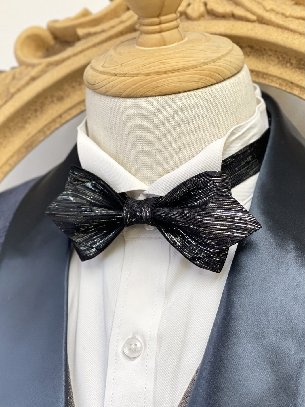 Cyber Navy With Silver Wire Pointed Bow Tie