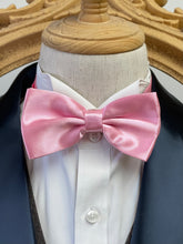 Load image into Gallery viewer, Light Pink Classic Bow Tie