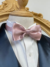 Load image into Gallery viewer, Grey Pink Classic Bow Tie