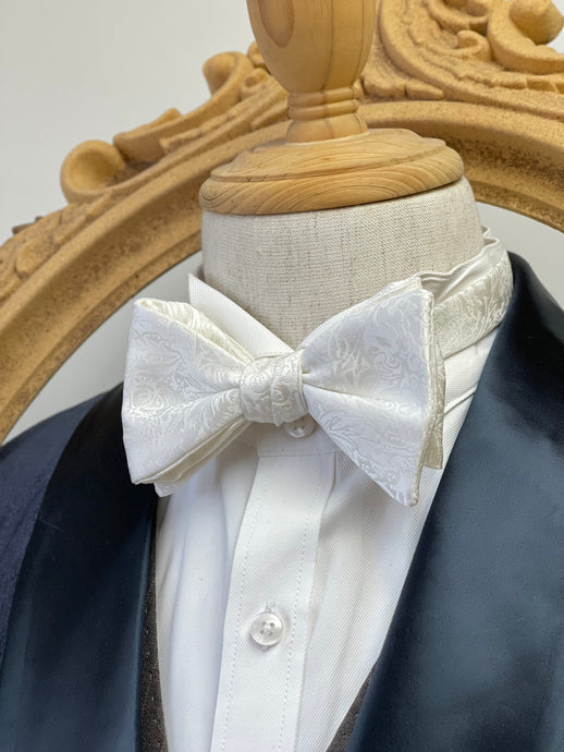 White Floral With Silver Flowers Classic Bow Tie
