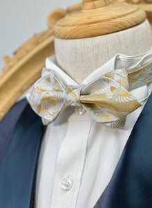 Japan Nishijin Collection – Floral White And Gold Wire Pointed Bow Tie