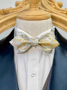 Japan Nishijin Collection – Floral White And Gold Wire Pointed Bow Tie