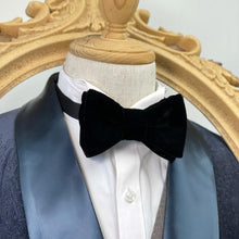 Load image into Gallery viewer, Pure Black Velvet Bow Tie