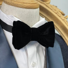 Load image into Gallery viewer, Pure Black Velvet Bow Tie