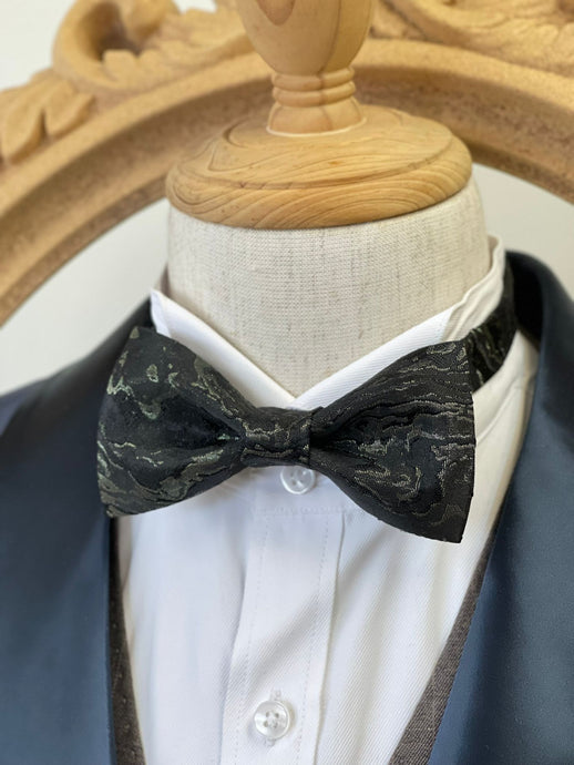 Shining River Black Classic Bow Tie