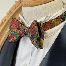 Load image into Gallery viewer, Warm England Style Classic Bow Tie