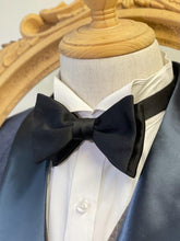 Load image into Gallery viewer, Pure Black Big Butterfly Bow Tie