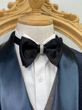Load image into Gallery viewer, Pure Black Swallow Tail With Crystal Ring Bow Tie