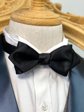 Load image into Gallery viewer, Pure Black Pointed Bow Tie